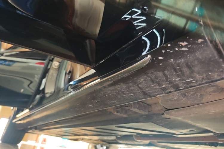 Used Mercedes-Benz E-Class 2019 E 260 L Sport Edition Right Side Sill