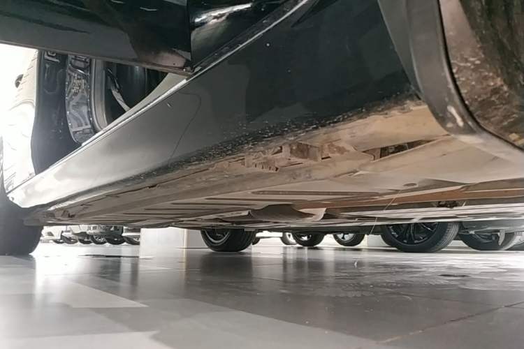 Used Mercedes-Benz E-Class 2019 E 300 L Luxury Model Right Side Sill