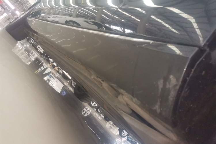 Used Mercedes-Benz E-Class 2019 Facelifted E 300 L Stylish Version Right Side Sill