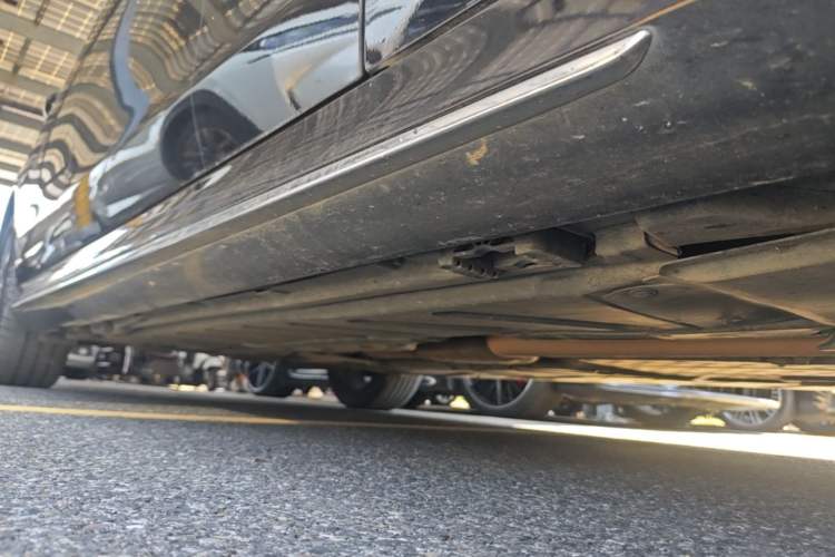 Used Mercedes-Benz E-Class 2019 Restyled E 300 L Sport Luxury Edition Right Side Sill
