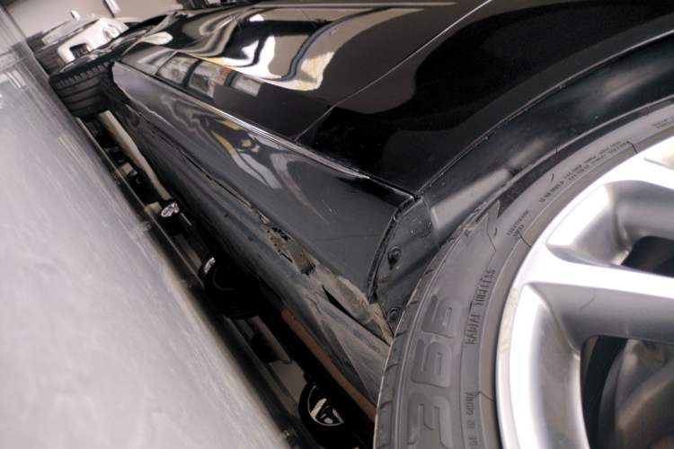 Used Mercedes-Benz E-Class 2019 E 300 L Luxury Model Right Side Sill