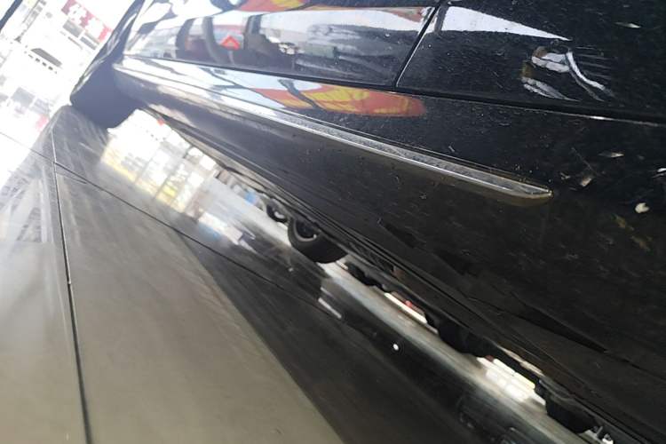 Used Mercedes-Benz E-Class 2019 E 200 L Sport Edition Right Side Sill