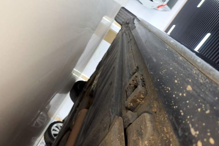 Used Mercedes-Benz E-Class 2019 E 200 L Sport Edition Right Side Sill