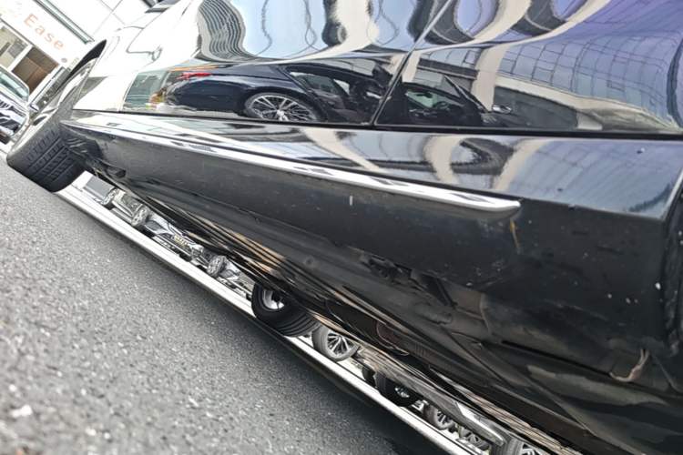 Used Mercedes-Benz E-Class 2019 E 260 L Sport Edition Right Side Sill