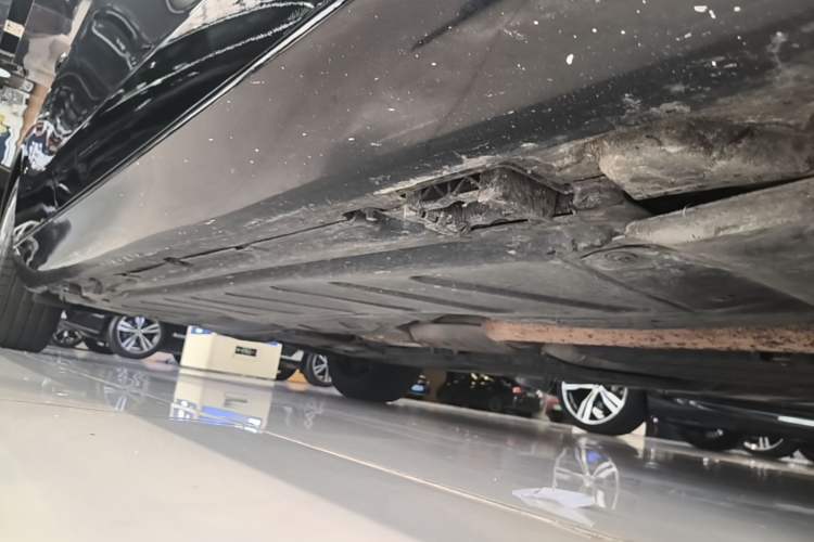 Used Mercedes-Benz E-Class 2019 E 200 L Right Side Sill