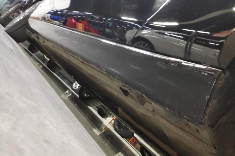 Used Mercedes-Benz E-Class 2019 E 260 L 4MATIC Right Side Sill