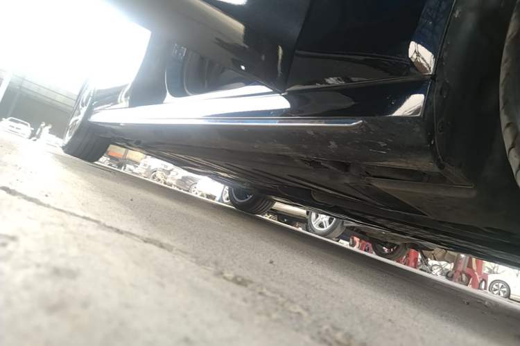 Used Mercedes-Benz E-Class 2019 Restyled E 300 L Sport Luxury Edition Right Side Sill