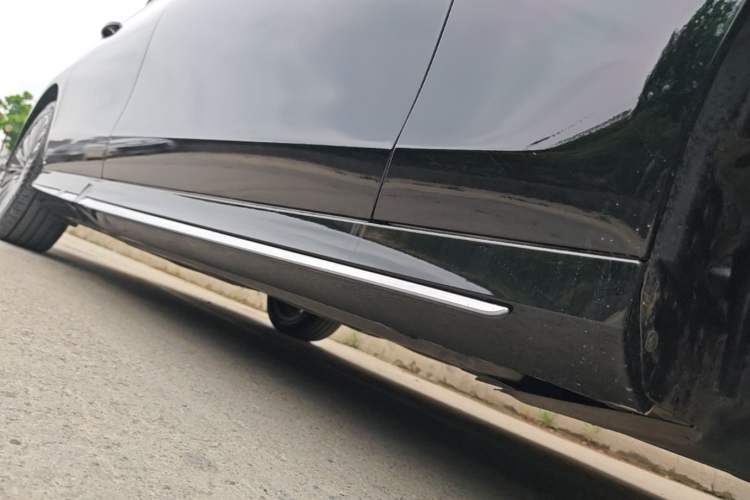 Used Mercedes-Benz E-Class 2019 Restyled E 300 L Sport Luxury Edition Right Side Sill