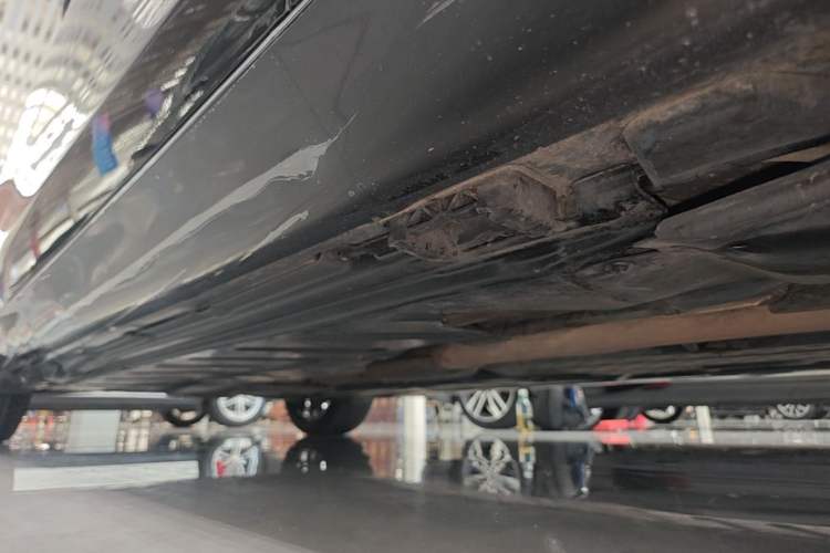 Used Mercedes-Benz E-Class 2019 E 300 L Stylish Model Right Side Sill