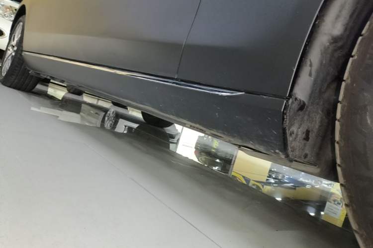 Used Mercedes-Benz E-Class 2019 E 200 L Right Side Sill