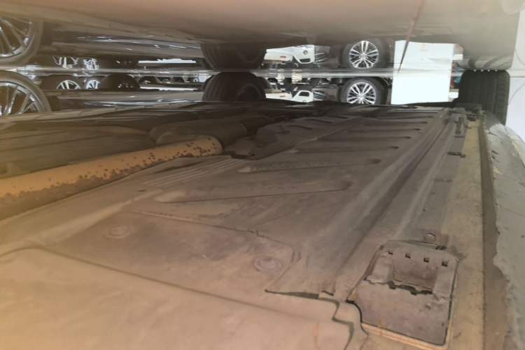 Used Mercedes-Benz E-Class 2019 Restyled E 300 L Sporty and Stylish Edition Right Side Sill