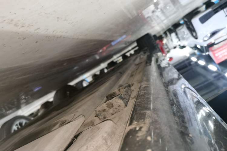 Used Mercedes-Benz E-Class 2019 E 300 L Luxury Model Right Side Sill