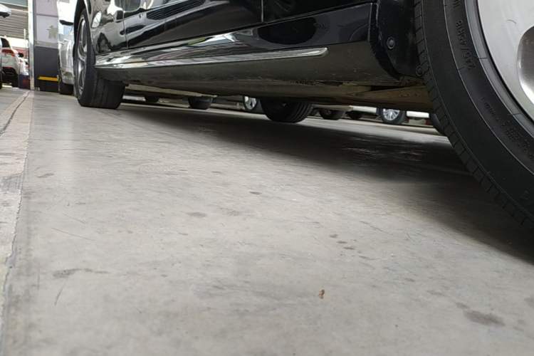 Used Mercedes-Benz E-Class 2019 E 260 L Sport 4MATIC Right Side Sill
