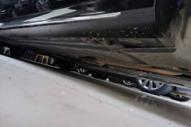Used Mercedes-Benz E-Class 2019 E 200 L Sport Edition Right Side Sill