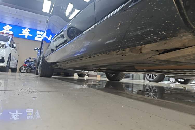 Used Mercedes-Benz E-Class 2019 Facelifted E 300 L Stylish Version Right Side Sill