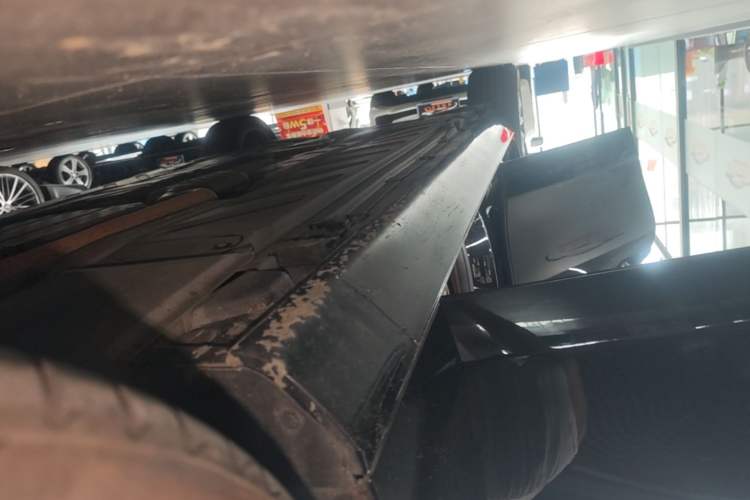 Used Mercedes-Benz E-Class 2019 E 300 L Luxury Model Right Side Sill