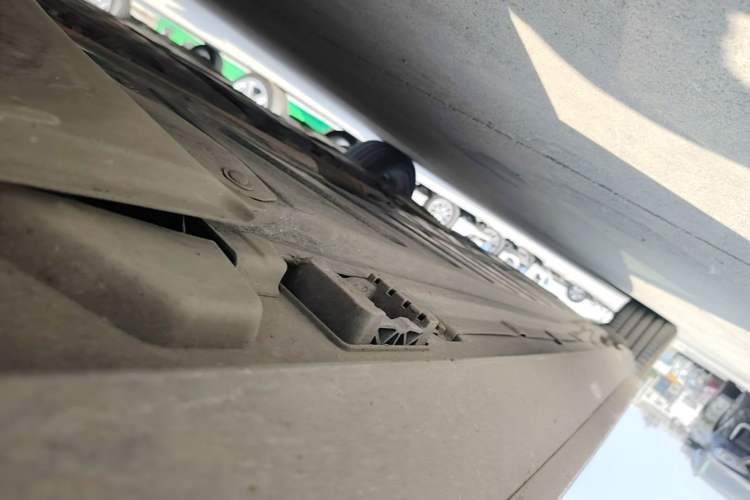 Used Mercedes-Benz E-Class 2019 E 300 L Sporty and Stylish Model Right Side Sill
