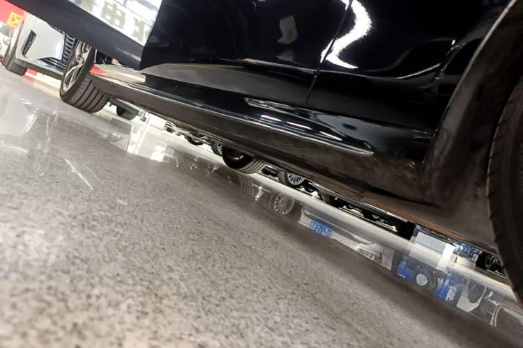 Used Mercedes-Benz E-Class 2019 Restyled E 300 L Sporty and Stylish Edition Right Side Sill