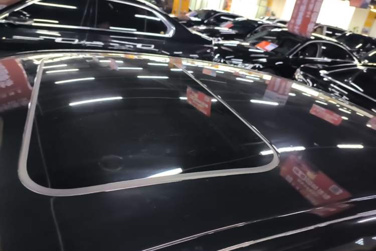 Used Mercedes-Benz E-Class 2019 E 260 L Roof