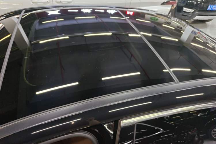 Used Mercedes-Benz E-Class 2019 E 300 L Luxury Model Roof