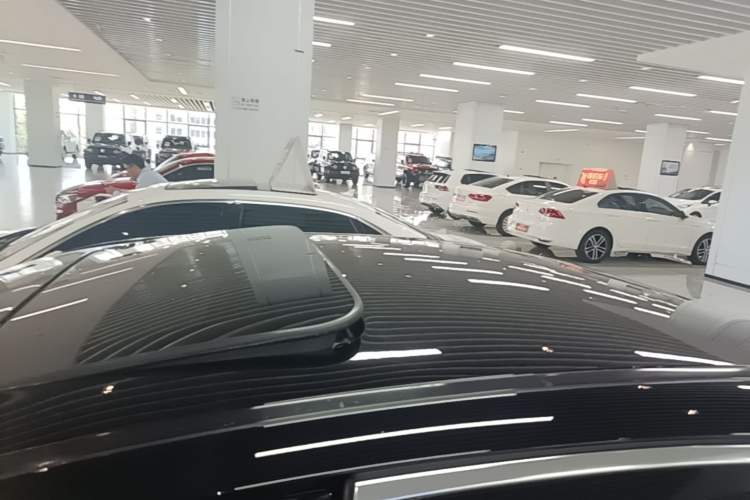 Used Mercedes-Benz E-Class 2019 E 200 L Roof