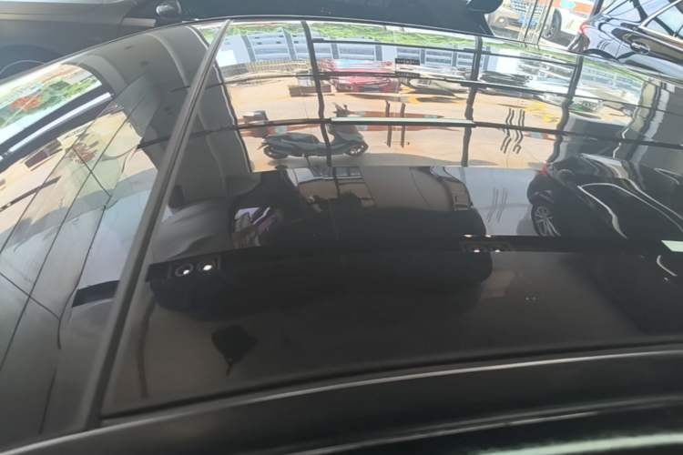 Used Mercedes-Benz E-Class 2019 E 200 L Roof