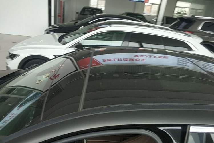 Used Mercedes-Benz E-Class 2019 E 300 L Sporty and Stylish Model Roof