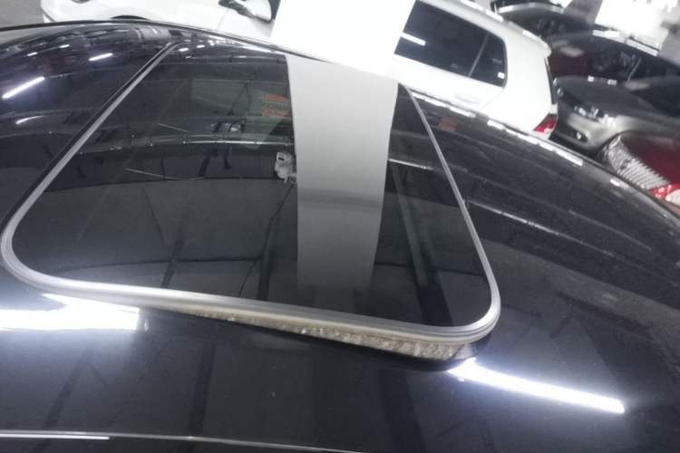 Used Mercedes-Benz E-Class 2019 E 200 L Sport Edition Roof