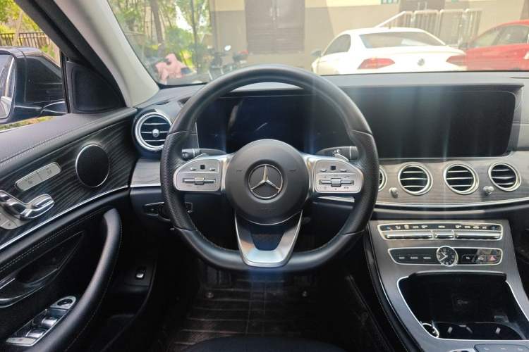 Used Mercedes-Benz E-Class 2019 Restyled E 300 L Sporty and Stylish Edition Steering Wheel
