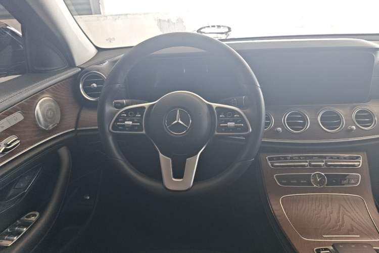 Used Mercedes-Benz E-Class 2019 Restyled E 300 L Luxury Edition Steering Wheel