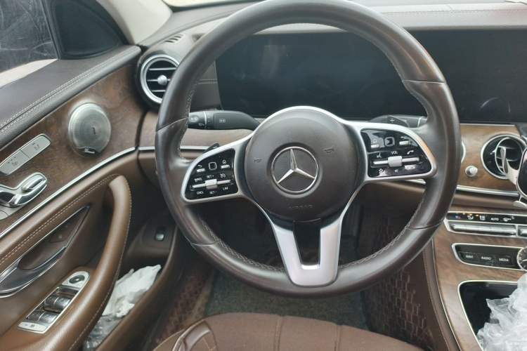 Used Mercedes-Benz E-Class 2019 Facelifted E 300 L Stylish Version Steering Wheel
