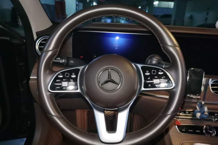 Used Mercedes-Benz E-Class 2019 Restyled E 300 L Luxury Edition Steering Wheel