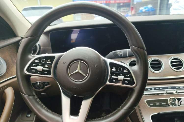 Used Mercedes-Benz E-Class 2019 Restyled E 300 L Luxury Edition Steering Wheel
