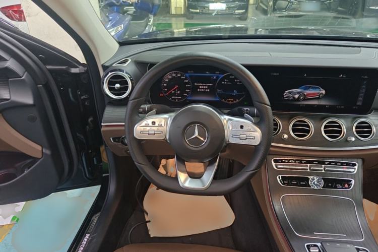 Used Mercedes-Benz E-Class 2019 Restyled E 300 L Sporty and Stylish Edition Steering Wheel
