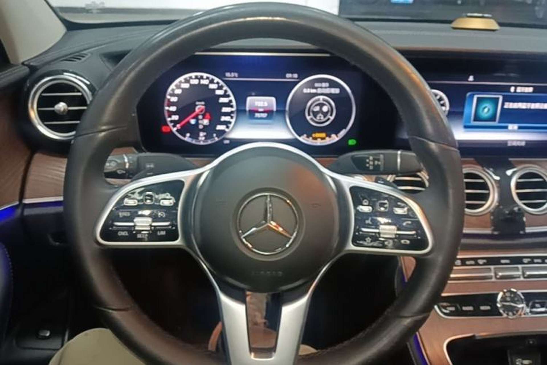 Used Mercedes-Benz E-Class 2019 Facelifted E 300 L Stylish Version Steering Wheel