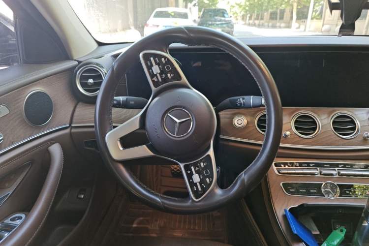 Used Mercedes-Benz E-Class 2019 Restyled E 300 L Sporty and Stylish Edition Steering Wheel