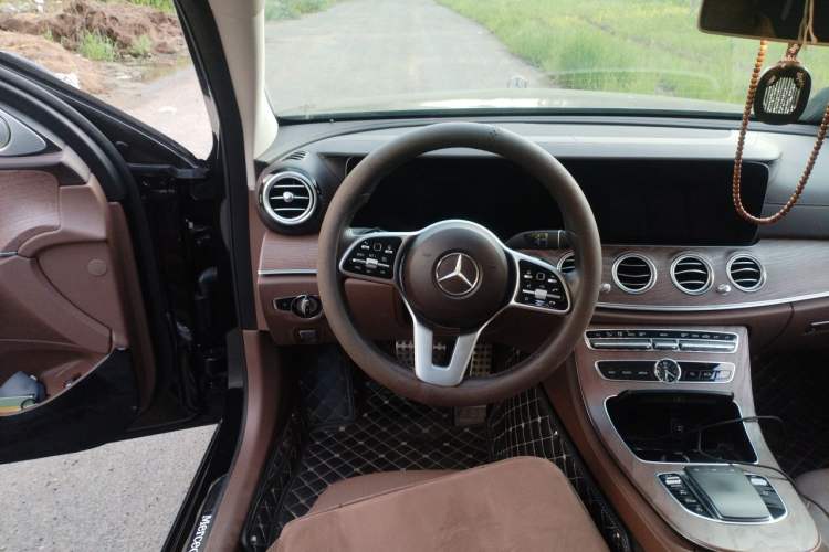 Used Mercedes-Benz E-Class 2019 E 300 L Stylish Model Steering Wheel