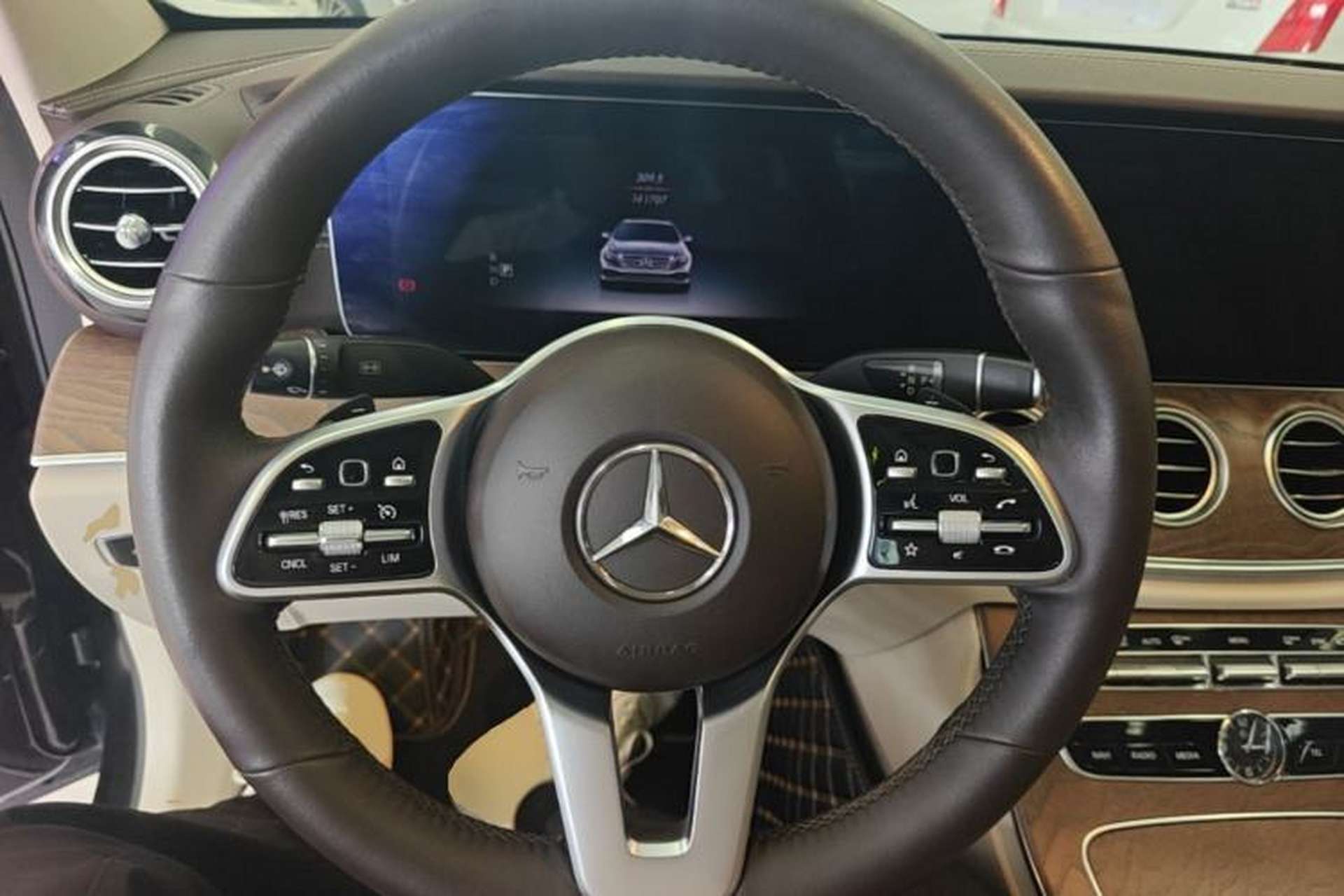 Used Mercedes-Benz E-Class 2019 E 300 L Luxury Model Steering Wheel