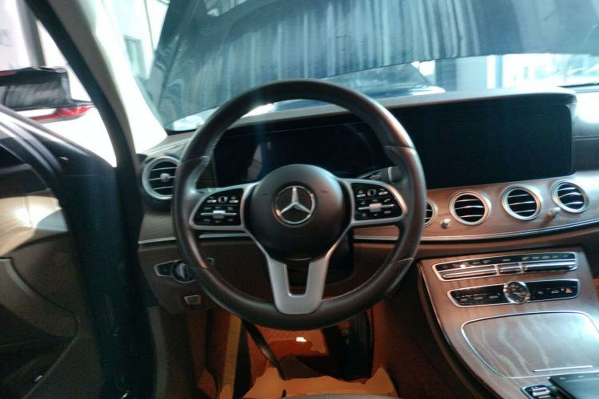 Used Mercedes-Benz E-Class 2019 E 300 L Luxury Model Steering Wheel