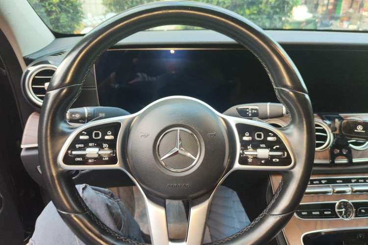 Used Mercedes-Benz E-Class 2019 Restyled E 300 L Sport Luxury Edition Steering Wheel