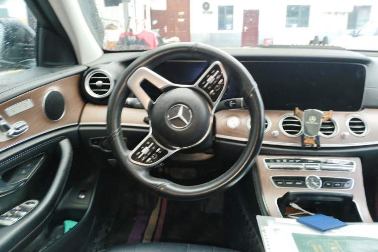 Used Mercedes-Benz E-Class 2019 E 300 L Luxury Model Steering Wheel