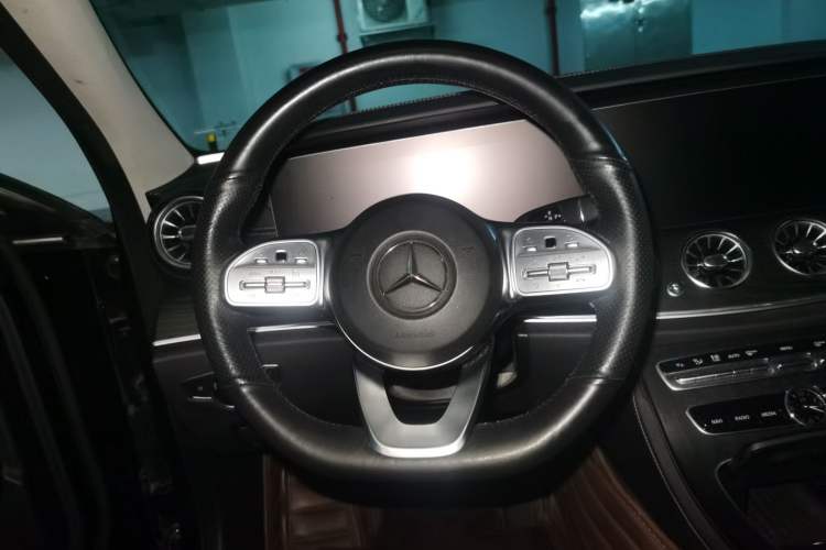 Used Mercedes-Benz E-Class 2019 Restyled E 300 L Sport Luxury Edition Steering Wheel