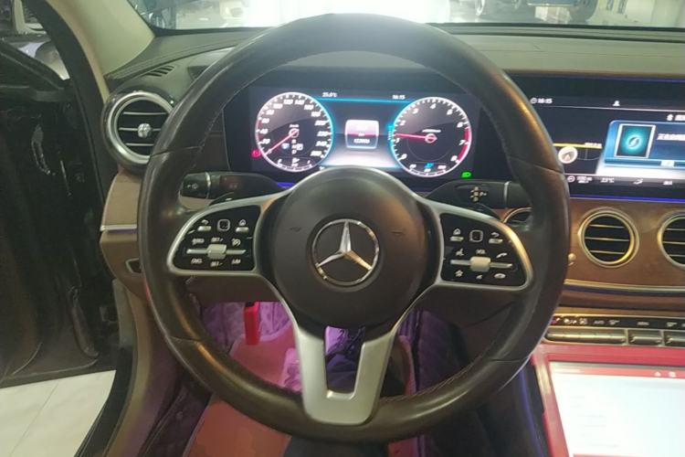Used Mercedes-Benz E-Class 2019 Facelifted E 300 L Stylish Version Steering Wheel