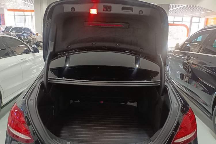 Used Mercedes-Benz E-Class 2019 Restyled E 300 L Sporty and Stylish Edition Trunk