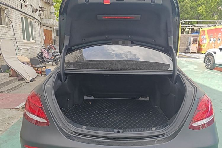 Used Mercedes-Benz E-Class 2019 E 200 L Trunk