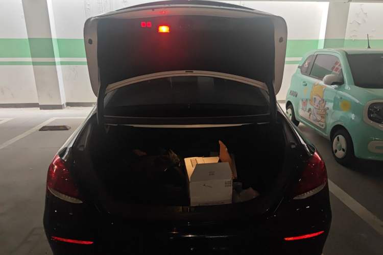 Used Mercedes-Benz E-Class 2019 E 200 L Sport Edition Trunk
