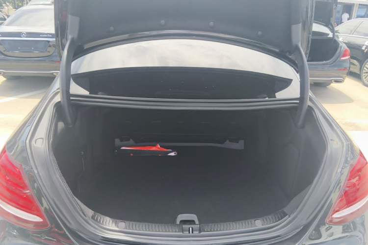 Used Mercedes-Benz E-Class 2019 E 260 L Trunk