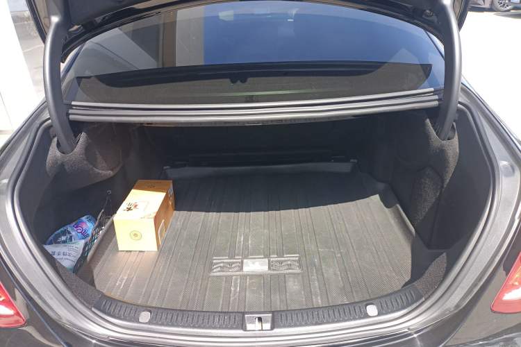 Used Mercedes-Benz E-Class 2019 E 300 L Sport Luxury Edition Trunk