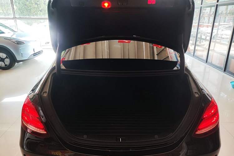 Used Mercedes-Benz E-Class 2019 E 260 Sport Edition Trunk