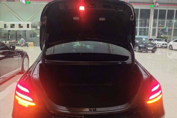 Used Mercedes-Benz E-Class 2019 E 200 L Sport 4MATIC Trunk